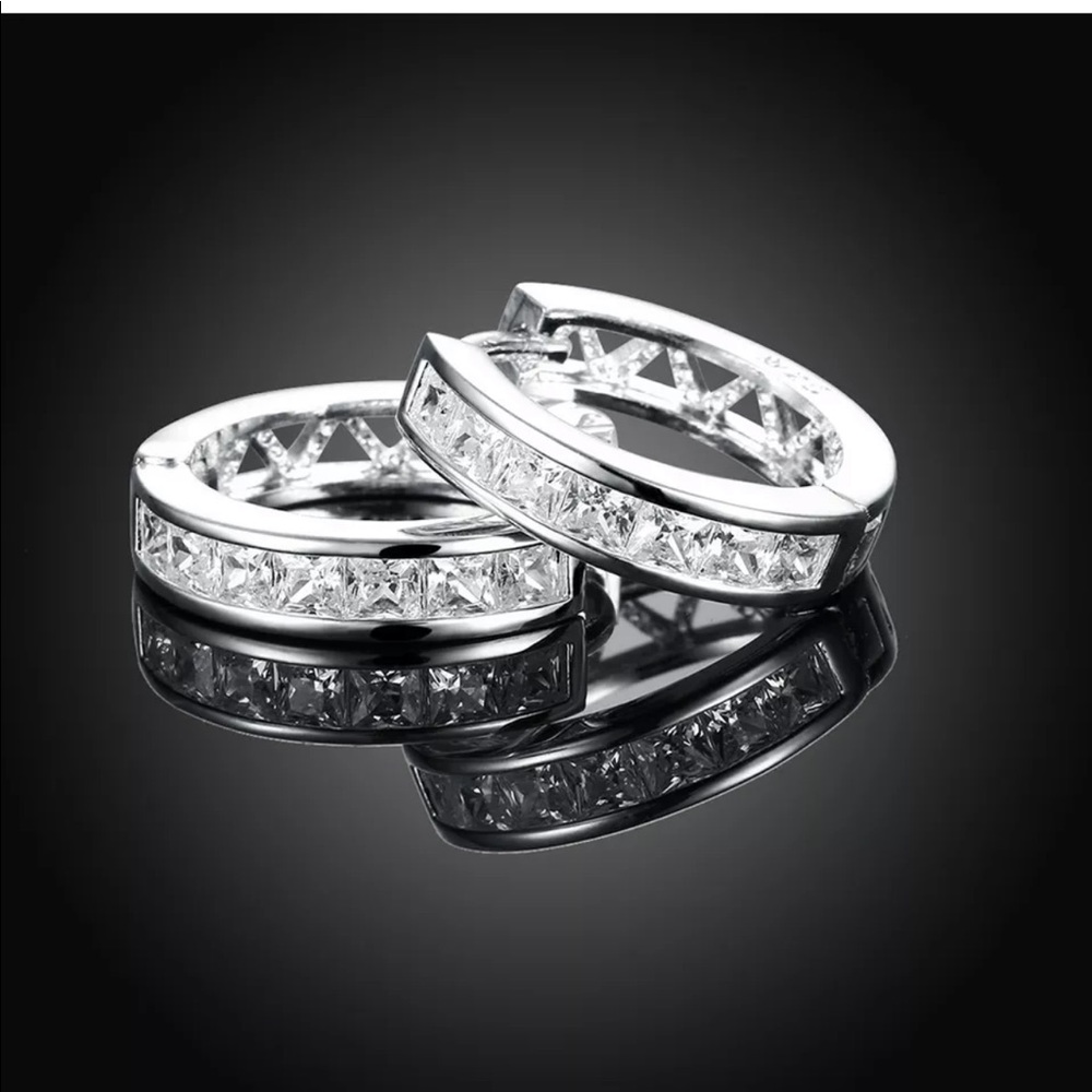 3.44 CT White Topaz  Gemstone Huggie Hoop Earring - Picture 4 of 5